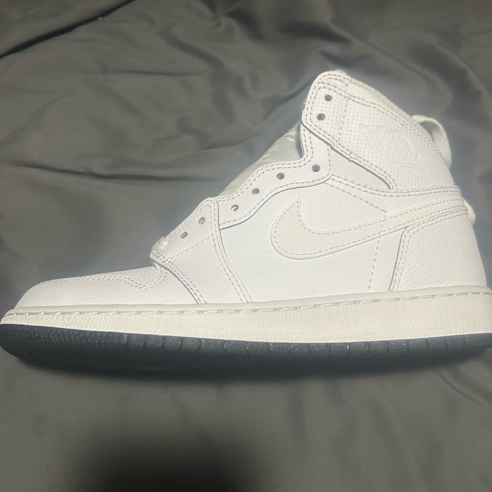 Air Jordan 1 Retro High OG in White perforated